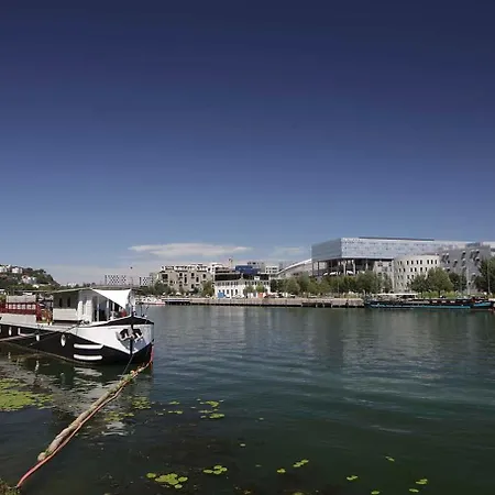 Charmante Dans Péniche Avec Terrasse Privée Et Vue Imprenable Botel *