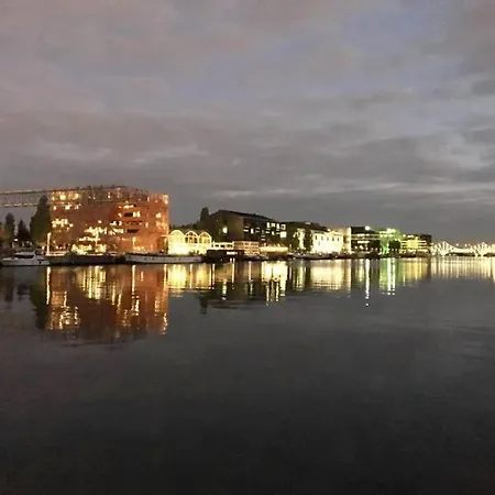 Charmante Dans Péniche Avec Terrasse Privée Et Vue Imprenable Botel *
