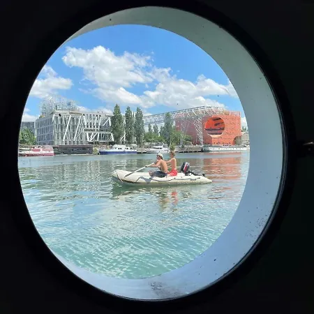 Botel Charmante Dans Péniche Avec Terrasse Privée Et Vue Imprenable La Mulatiere